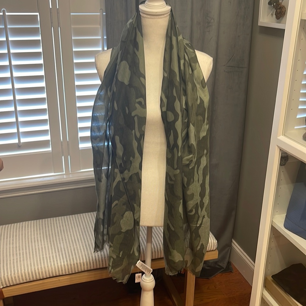 Old Navy Camo lightweight scarf NWT